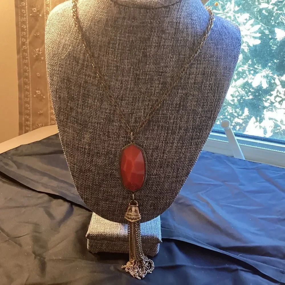 Elegant Coral Pendant Necklace